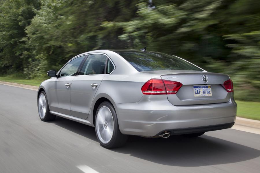  Volkswagen Passat Sport 2014 года  (фото 2 из 13)
